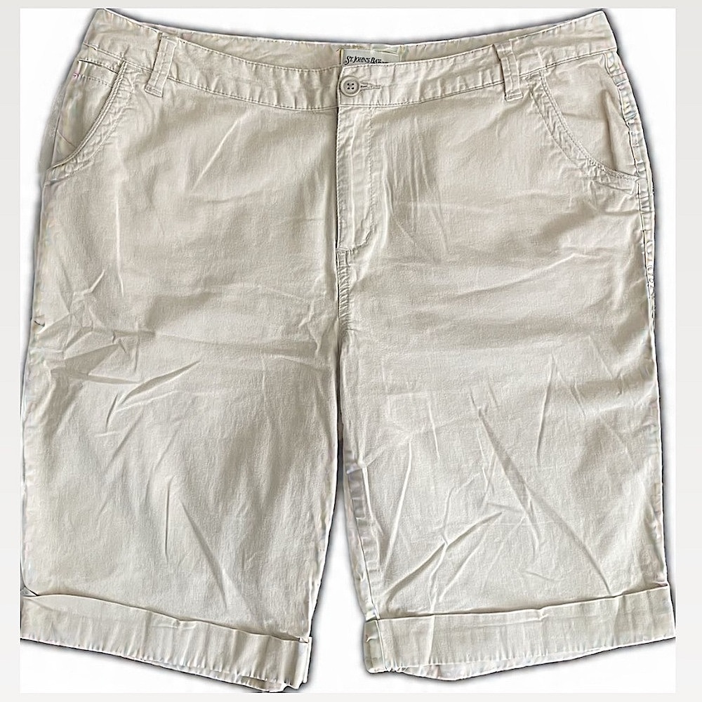 St. John's Bay Women’s Cream Bermudas